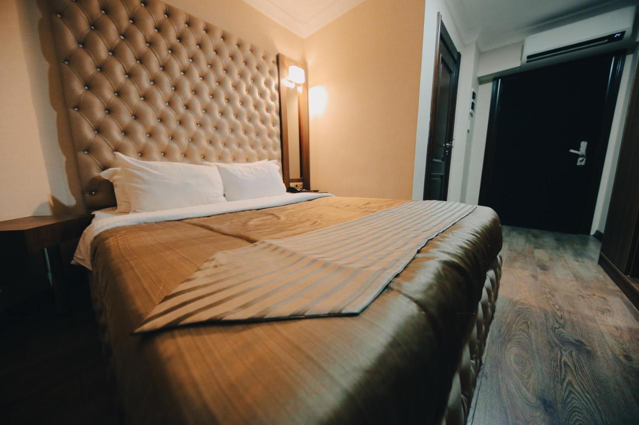 Hotel Red *