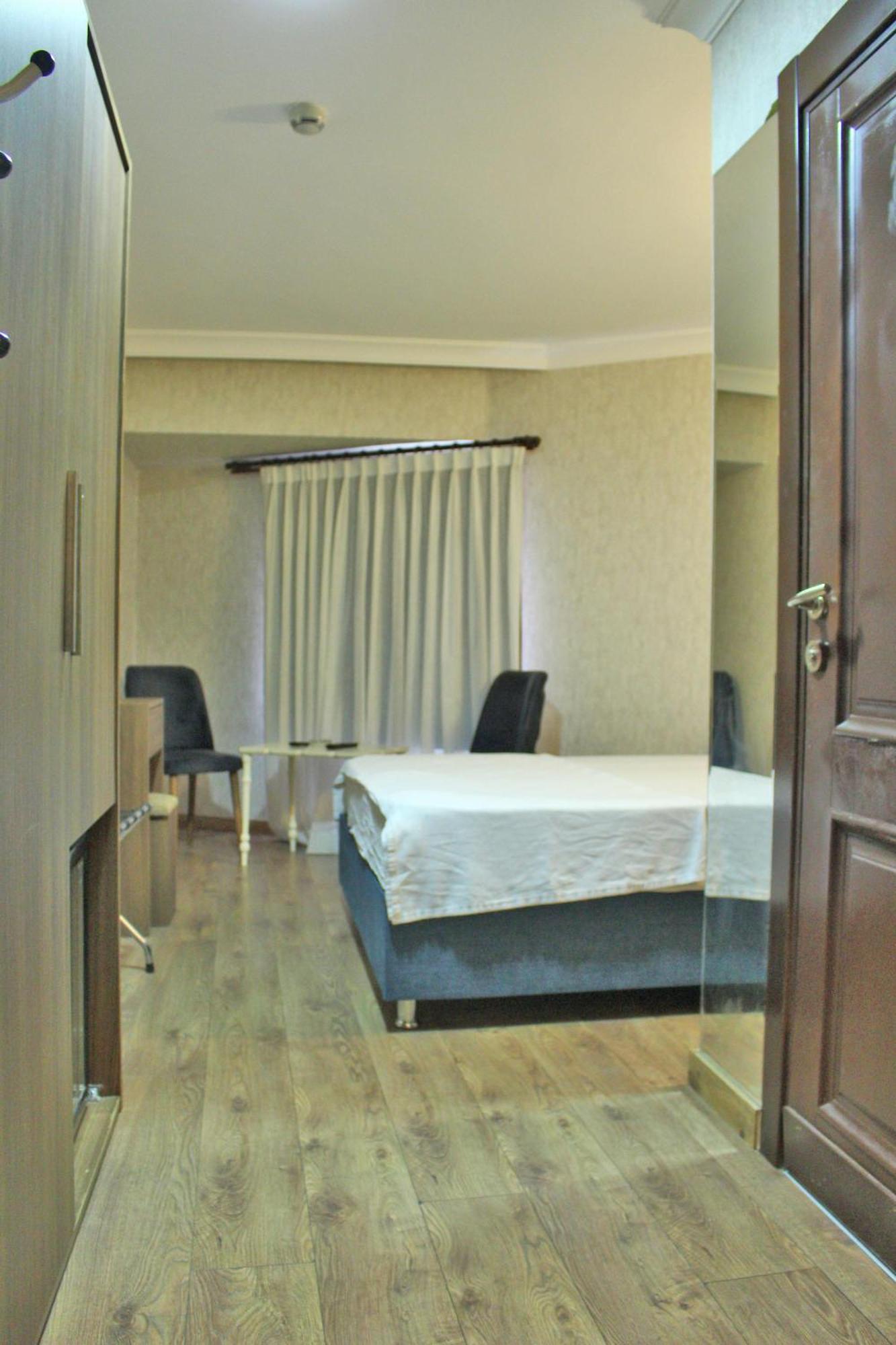 Red Hotel *