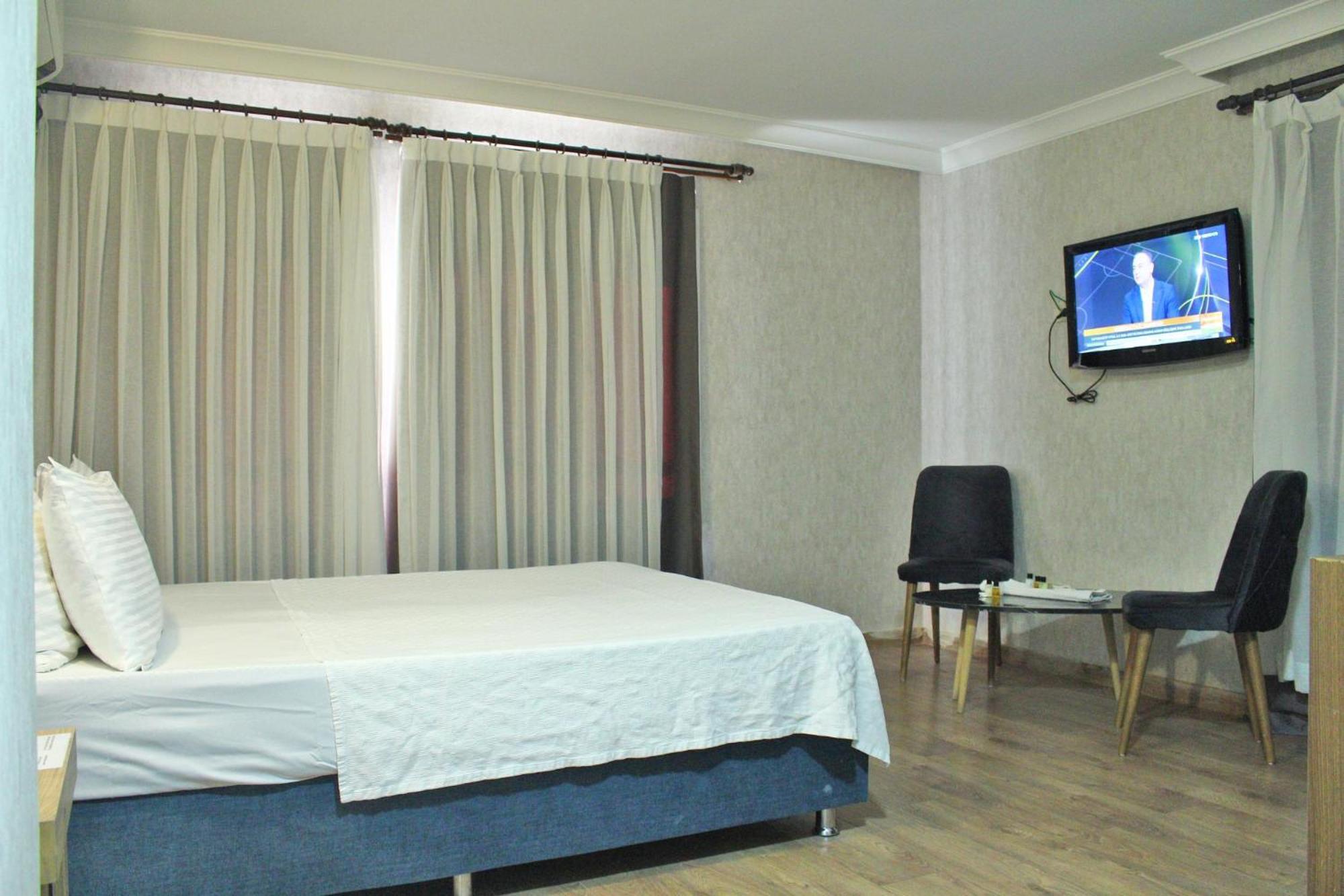 Hotel Red *