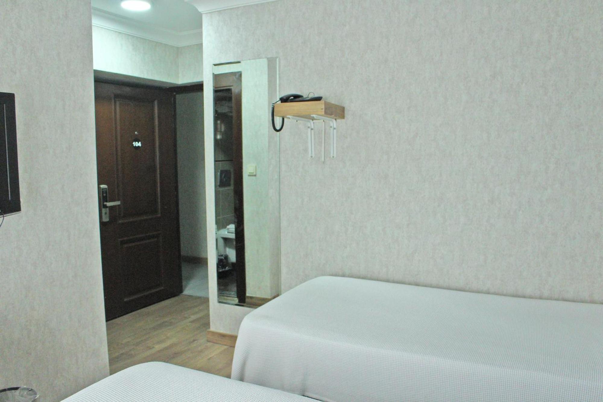 Hotel Red *