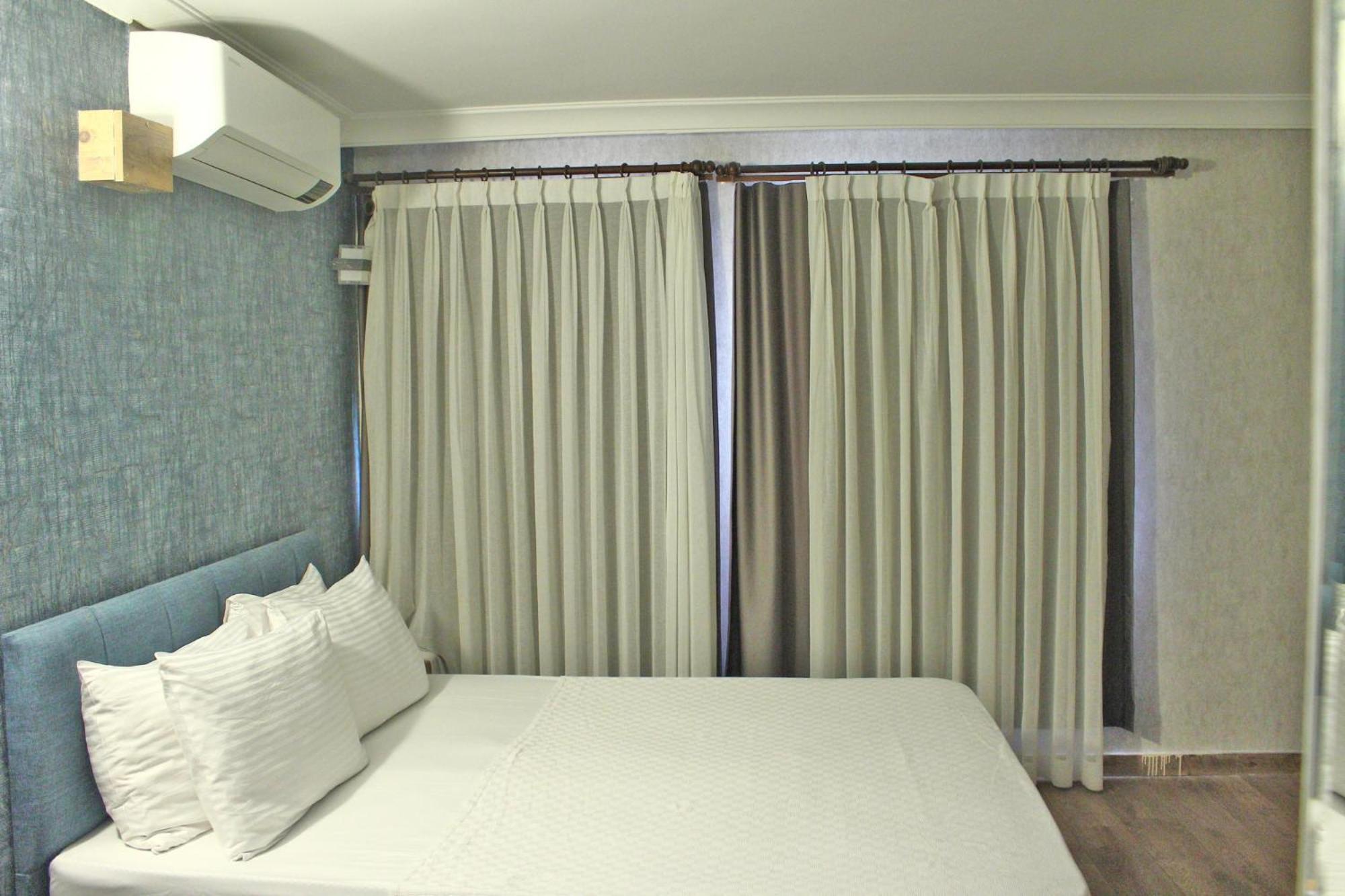 Red Hotel *